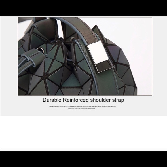 HOLOGRAPHIC BAG bucket LUMINIOUS
NEW latest trend - Picture 7 of 7